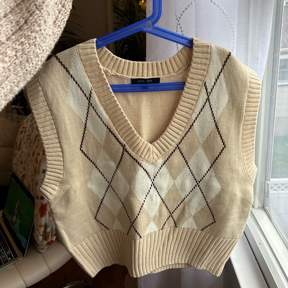 Argyle Cream Sweater Vest - Picture 4 of 4